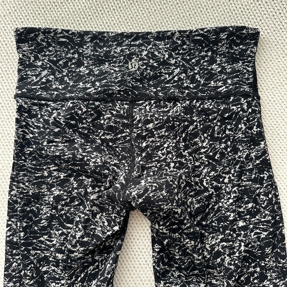 Lululemon Wunder Under Black & White 28” Leggings Size 4 - Picture 8 of 9
